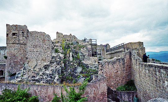 What's left of the Château de du Hohlandsbourg. 