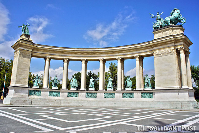 The colonnade on the left side is almost identical in design, and also sports seven statues.