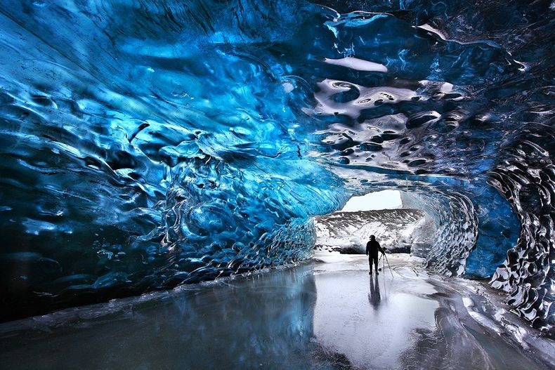 Photographer Örvar Atli Þorgeirsson  captured the very beauty of the Skaftafell caves. 