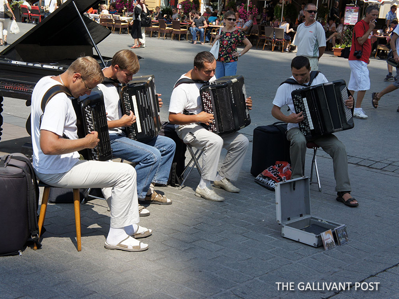 Buskers at the Rynek Glowny Grand Square.