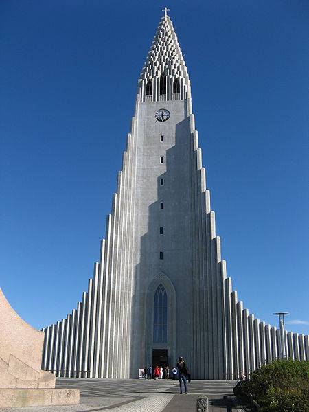 The Hallgrímskirkja church in Reykjavík  is an artful representation of the Svartifoss Falls. 